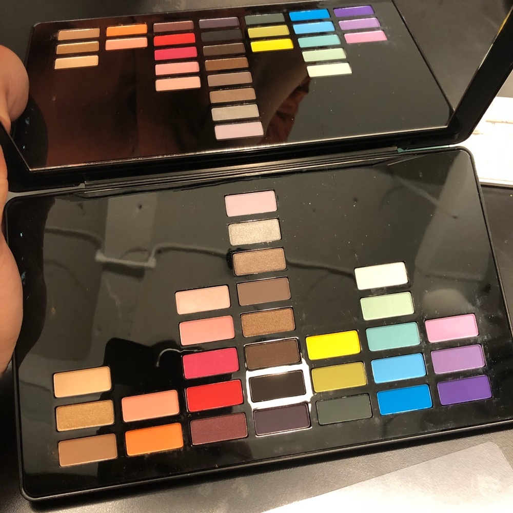 MAC X JEREMY SCOTT EYESHADOW  AND CHEEK PALETTE